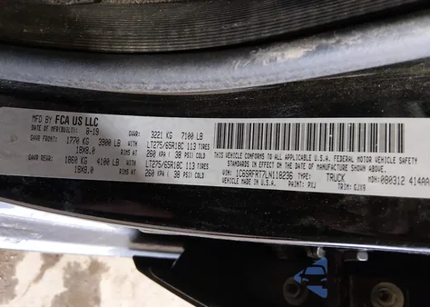 2020 Ram 1500 Laramie 4X4 6'4 Box z USA, uszkodzony, nr VIN 1C6SRFRT7LN118236